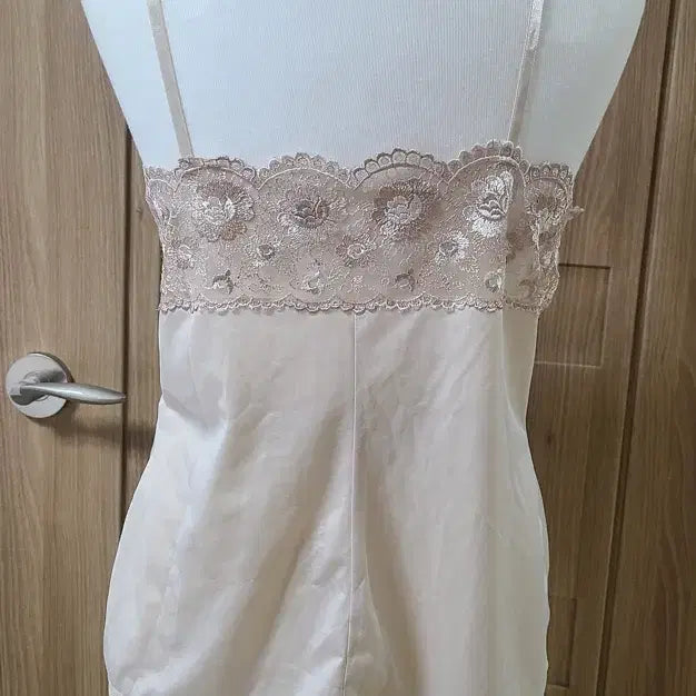 [BUNJANG] Beige Lace Slip Top / 베이지 레이스 슬립 탑 상의