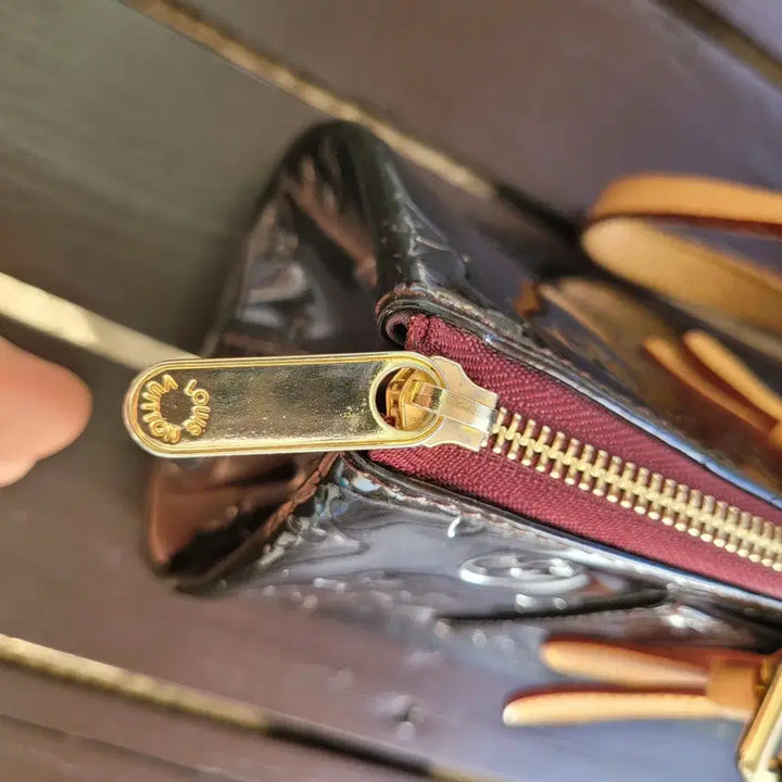 [BUNJANG] LV Black Enamel Shoulder Bag / LV 가방
