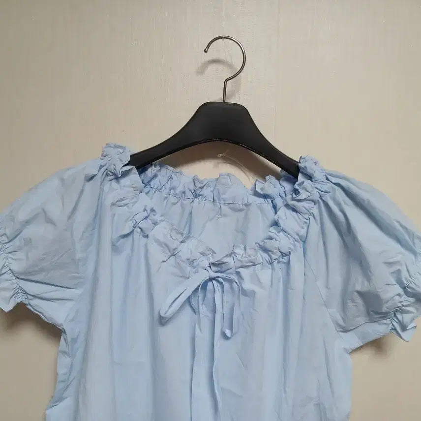 [BUNJANG] HANE Frill Blouse (Sky Blue) - Size M / HANE 하네 프릴 블라우스 M 새상품