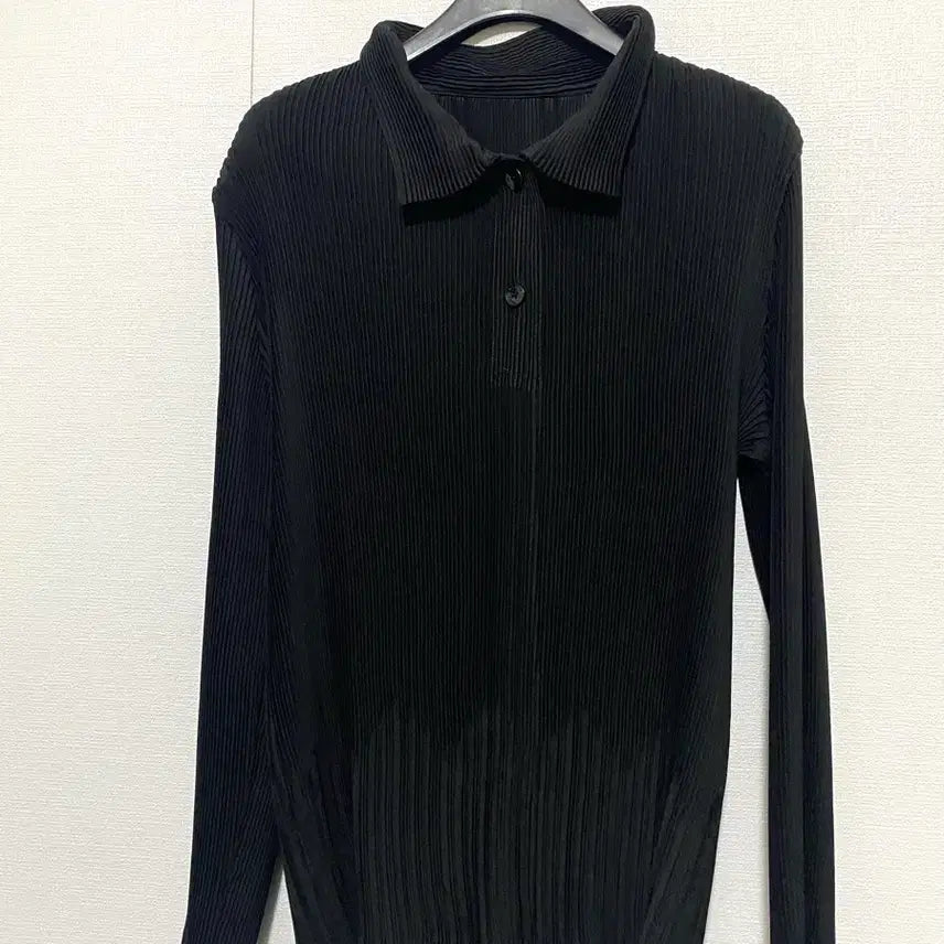 [SOLD OUT] 플리츠미 버튼 카라 블라우스 24SS