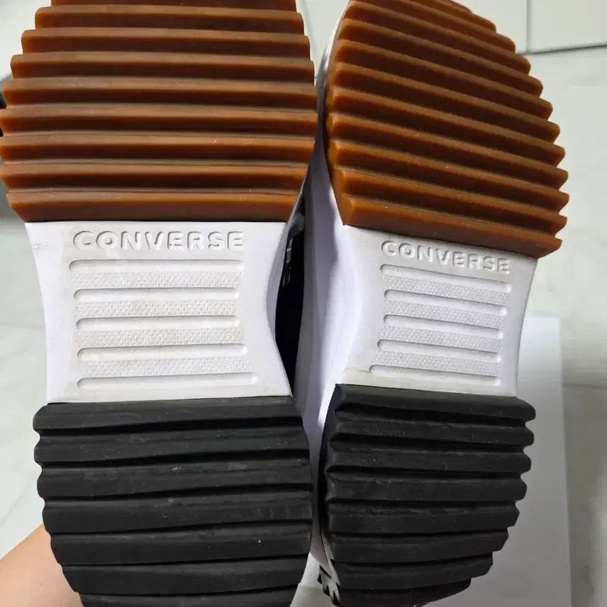 [BUNJANG] Converse Run Star Hike Black Sneakers / 컨버스 런스타 하이크 블랙 225 (~240)운동화