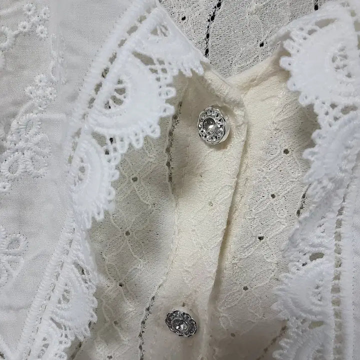 [BUNJANG] Blue Lace Blouse / 블루레이스 레이스 카라 큐빅단추 블라우스