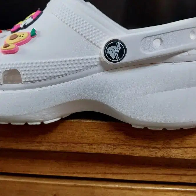 [BUNJANG] Crocs Classic Platform Sandals W7 / 크록스 클래식 플랫폼 샌들.W7. 240