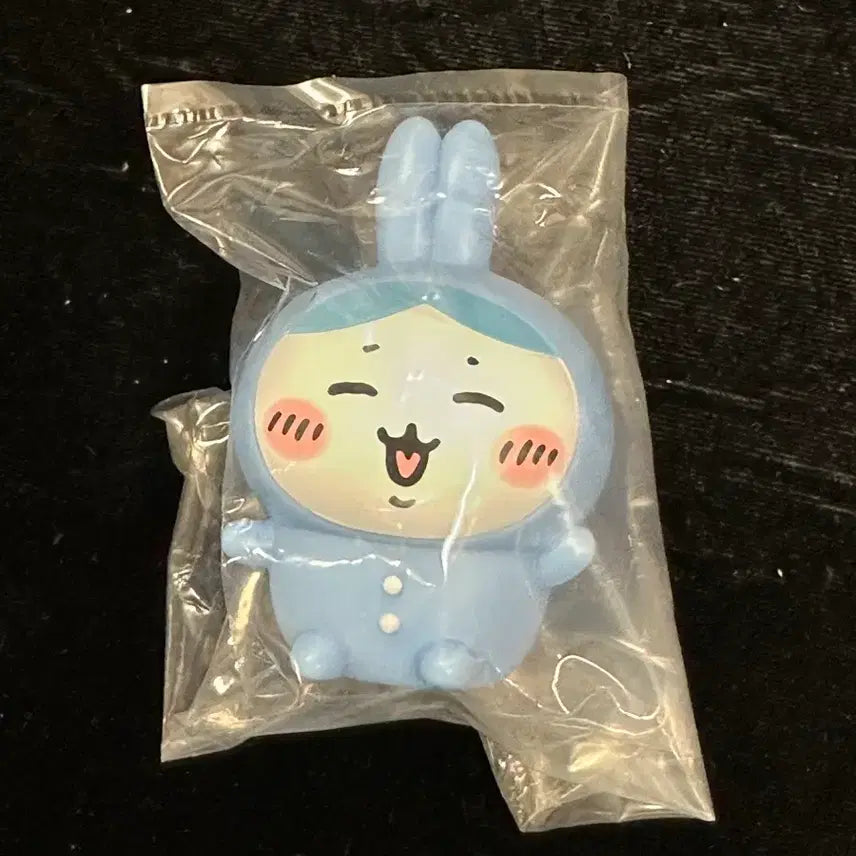 [BUNJANG] Chiikawa Hachiwara Soft Vinyl Pajama Gacha Figure / 치이카와 파자마 소프비 가챠 하치와레
