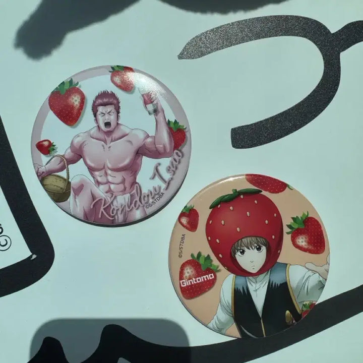 [BUNJANG] Gintama Ichiban Kuji C Prize Okita Sougo &amp; Kondo Isao Can Badge Bundle / 은혼 딸기 쿠지 C상 캔뱃지 오키타 소고 콘도 곤도 일괄