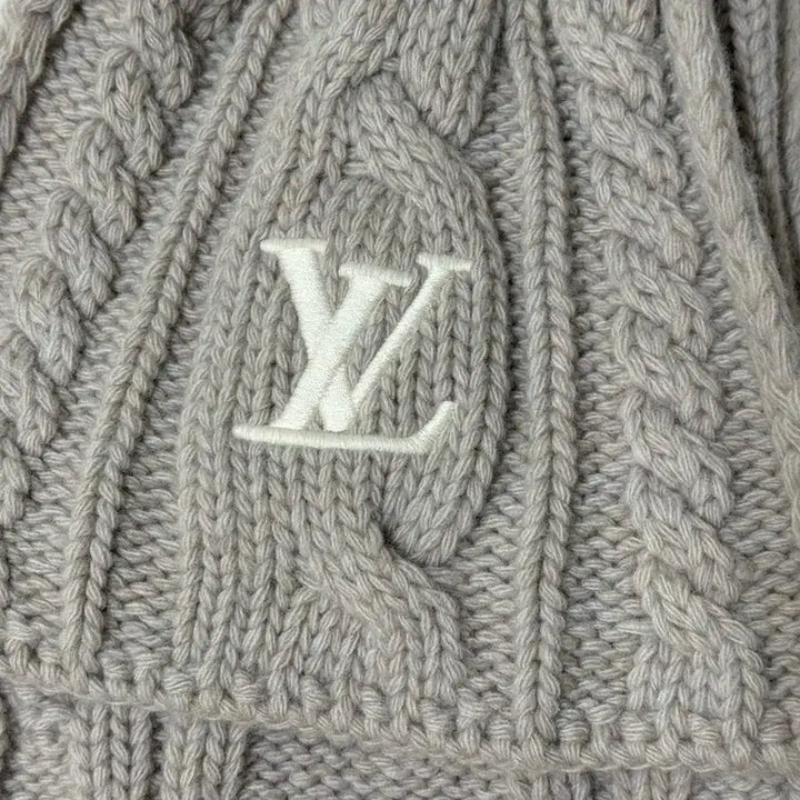 [BUNJANG] 루이비통 온리 LV 케이블 머플러 베이지 / 루이비통 온리 LV 케이블 머플러 베이지