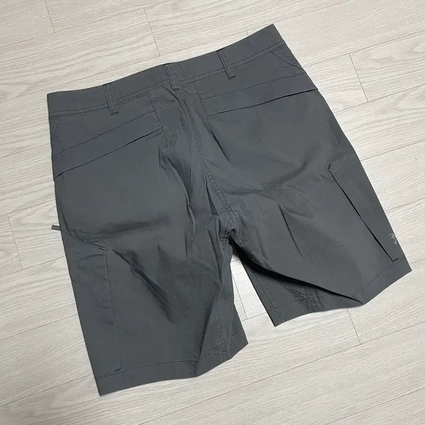 [SOLD OUT] 아크테릭스 스토우 쇼츠 9.5인치 cinder 반바지 32