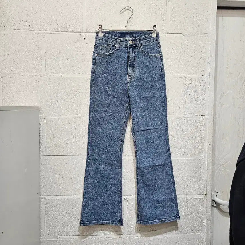 [BUNJANG] Semi-Bootcut High-Waist Jeans / S,M사이즈 스판 세미부츠컷 하이웨스트 중청