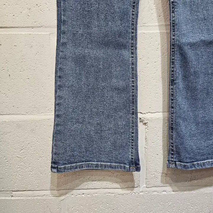 [BUNJANG] Semi-Bootcut High-Waist Jeans / S,M사이즈 스판 세미부츠컷 하이웨스트 중청
