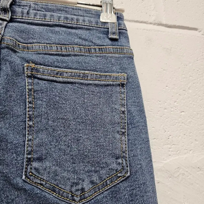 [BUNJANG] Semi-Bootcut High-Waist Jeans / S,M사이즈 스판 세미부츠컷 하이웨스트 중청