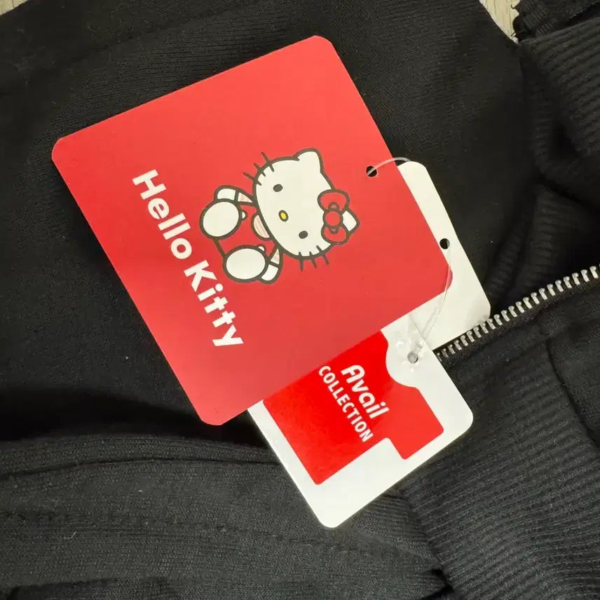 [BUNJANG] Aveil Hello Kitty Training Set / 아베일 키티 상하의 트레이닝 세트