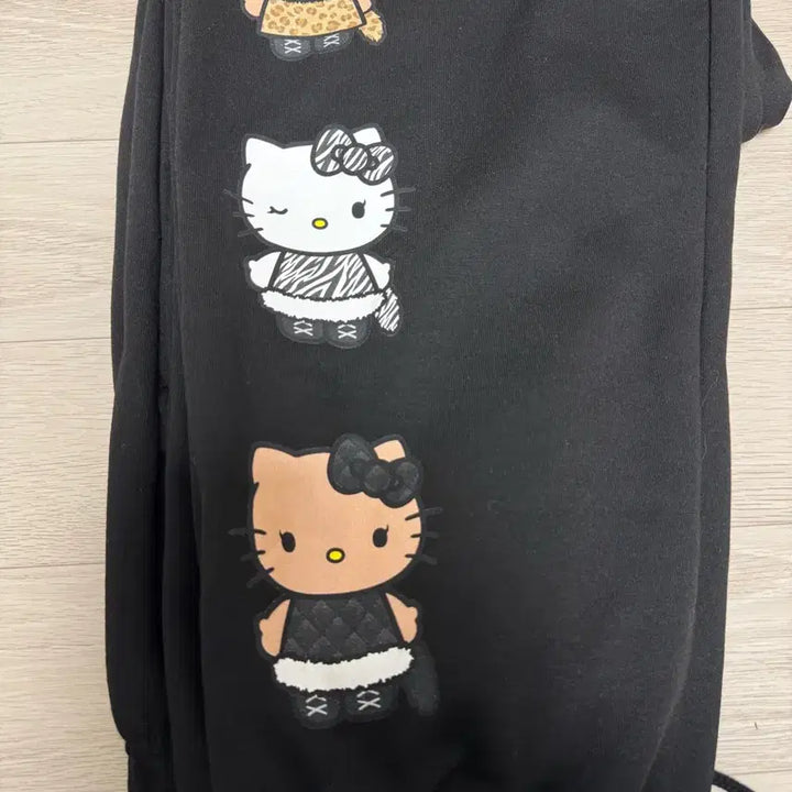 [BUNJANG] Aveil Hello Kitty Training Set / 아베일 키티 상하의 트레이닝 세트