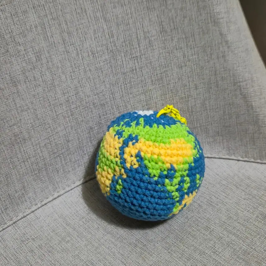 [BUNJANG] Project Hail Mary Knitted Globe Keychain / 프로젝트 헤일메리 뜨개 지구공 지구 키링