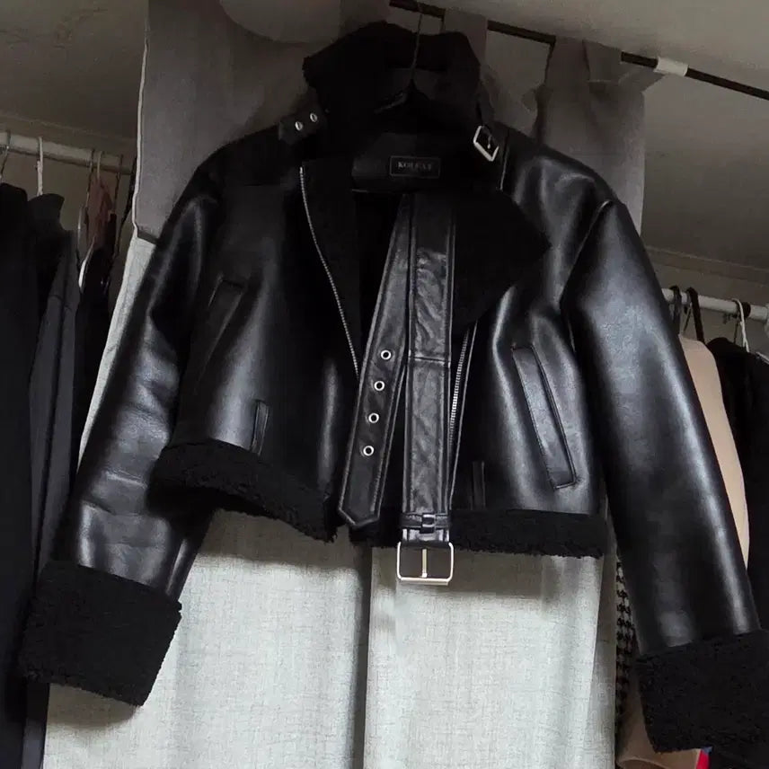 [BUNJANG] KOLEAT 1972 Black Cropped Mustang Jacket / 콜릿 KOLEAT 1972 블랙 크롭 무스탕
