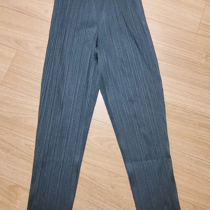 [SOLD OUT] 이세이미야케 플리츠플리즈 여름팬츠 얇은 시원한 바지