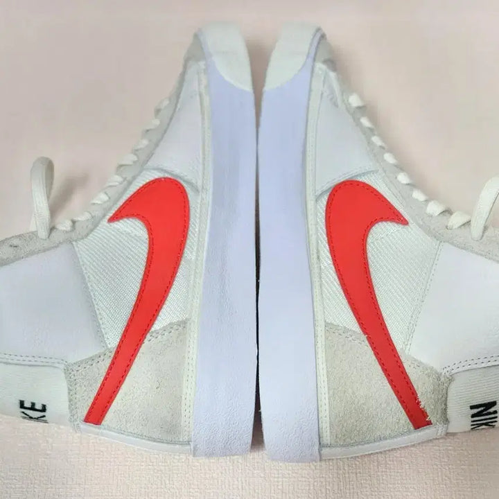 [BUNJANG] Nike Blazer Mid 77 White/Red Sneakers / 나이키 블레이저 미드 77 화이트/레드 255mm (새상품)