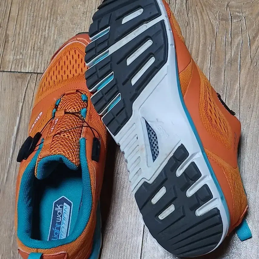 [BUNJANG] Aider Orange Dial Sneakers / 아이더 오렌지 다이얼 운동화 235