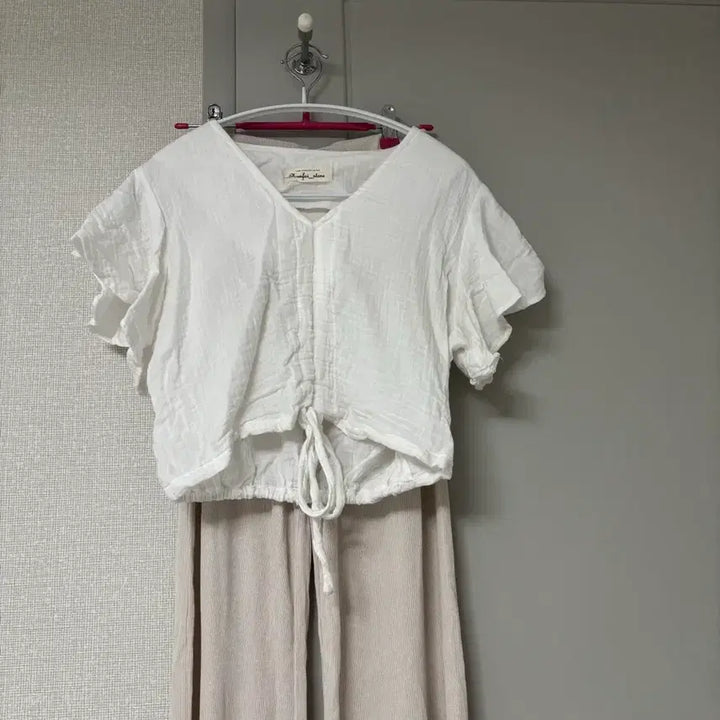 [BUNJANG] ZARA Beige Pants &amp; Ruffle Blouse Summer Set / ZARA 베이지 팬츠 &amp;  프릴 블라우스 동남아 여름 코디세트
