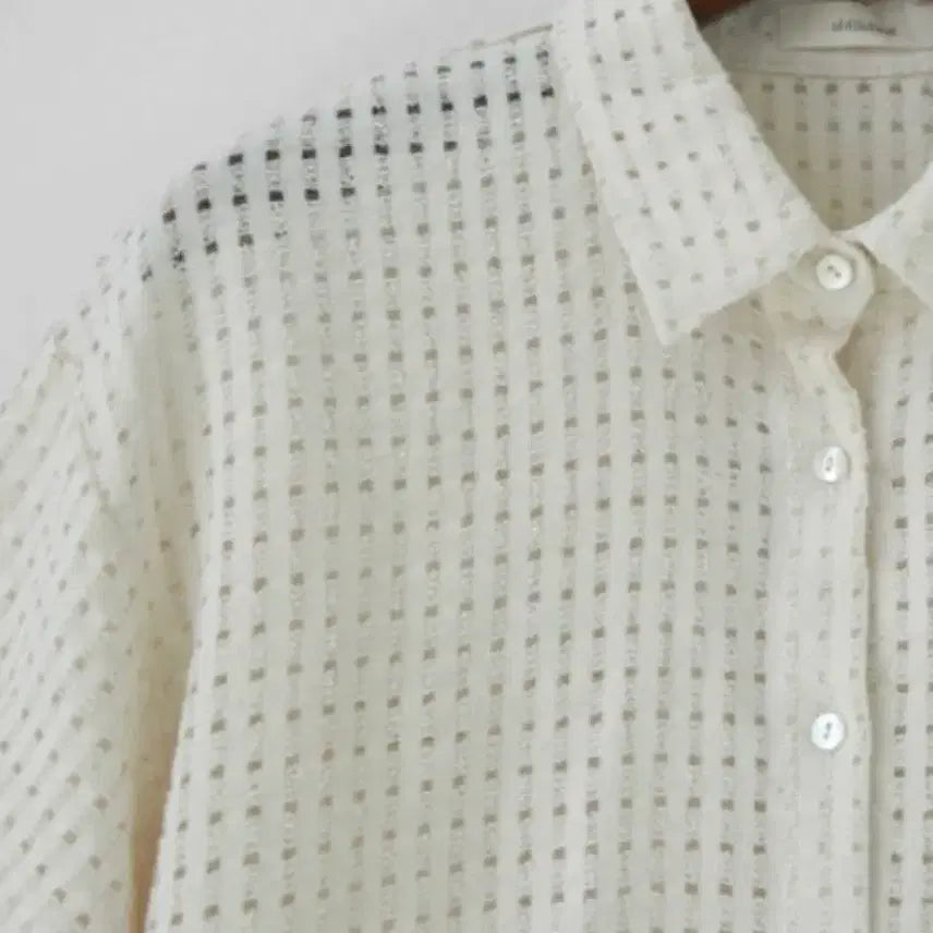 [BUNJANG] A Little Bit Punching Crop Blouse / 어리틀빗 펀칭 크롭 블라우스