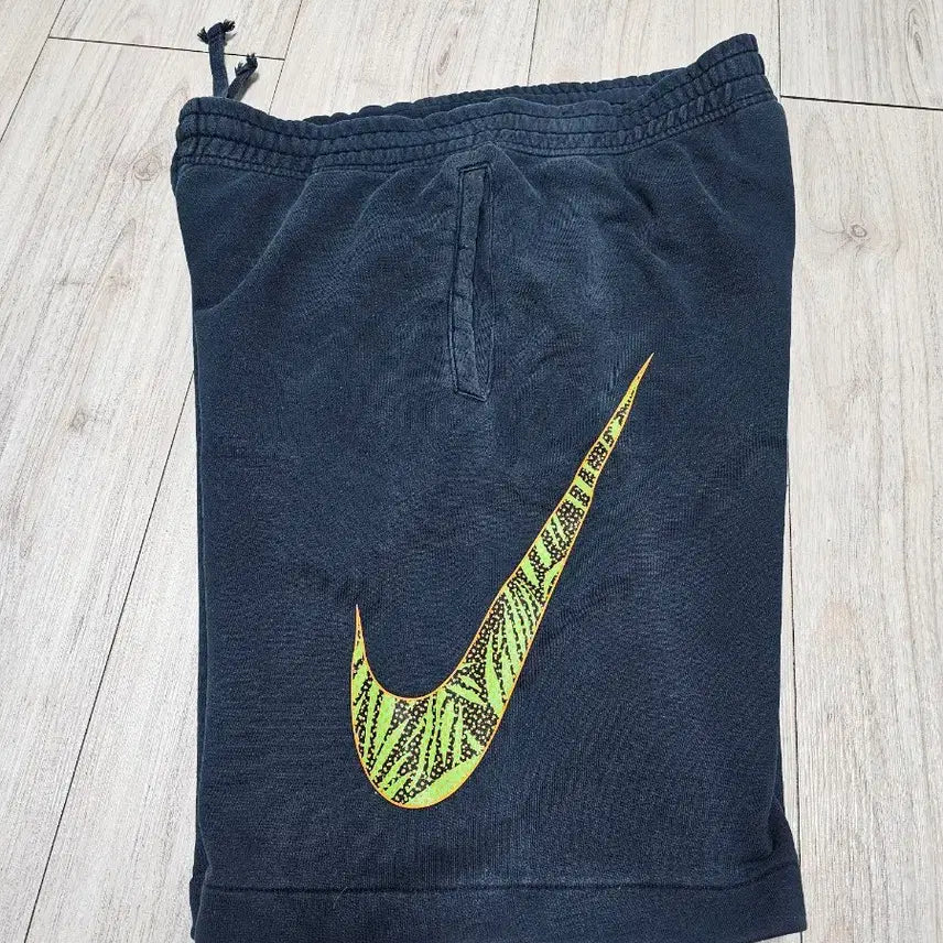 [BUNJANG] Nike Side Swoosh Shorts / NIKE 나이키 사이드 스우시 반바지  2.5만에 팝니다.