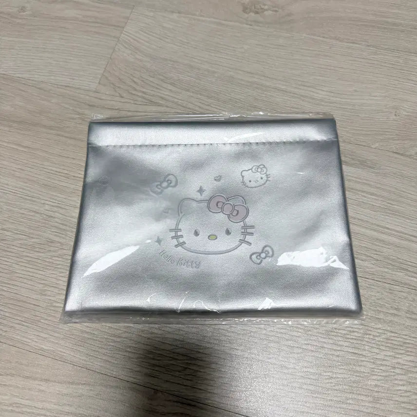 [BUNJANG] Kitty Silver Magnetic Pouch / 키티 자석 얇은 실버 파우치
