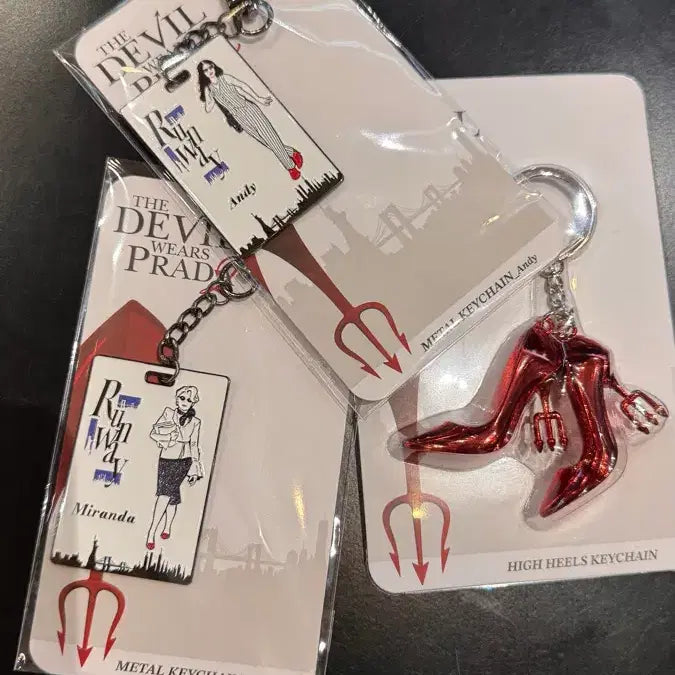 [SOLD OUT] 악마는 프라다를 입는다2 키링 &amp; 사원증