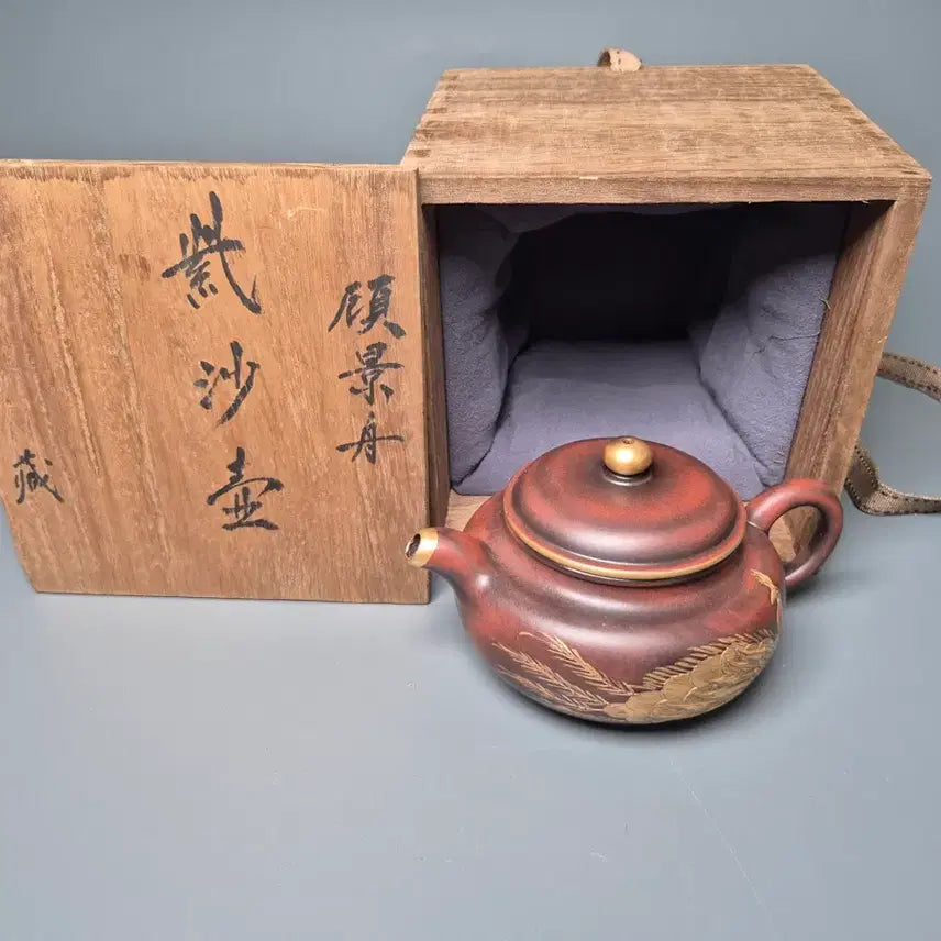 [BUNJANG] Gu Gyeongju (顧景舟) Celadon Gold Inlay Peacock Design Zisha Teapot Antique Collectible Art / 고경주제 금채 공작문 자사호 자사 골동품 수집품 미술품