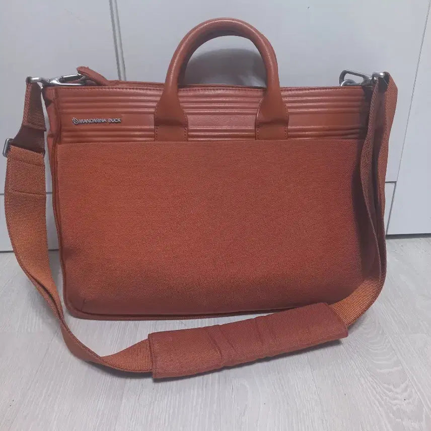 [SOLD OUT] 만다리나덕 노트북 가방  토트백 겸 크로스백. 카멜