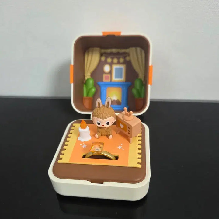 [BUNJANG] Popmart Labubu Romantic Ring Box Figure / 팝마트 로맨틱 링박스 라부부