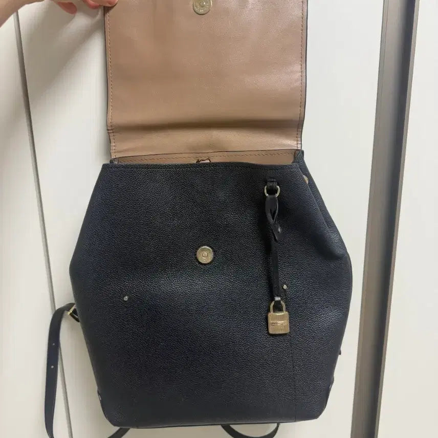 [BUNJANG] Michael Kors Leather Backpack / 신세계 여주프리미엄구매 마이클코어스 레더 백팩 핏이쁩니다