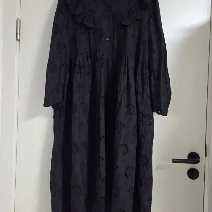 [BUNJANG] Black Lace Punching Long Dress / 블랙 레이스 펀칭 롱 원피스 임부복 가능