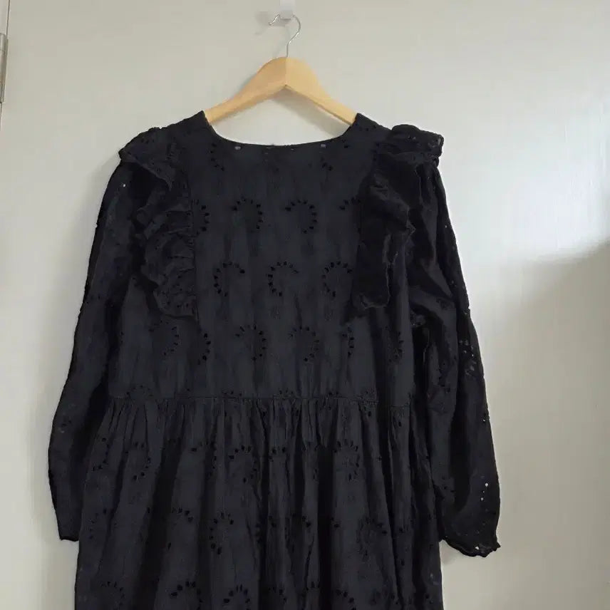 [BUNJANG] Black Lace Punching Long Dress / 블랙 레이스 펀칭 롱 원피스 임부복 가능