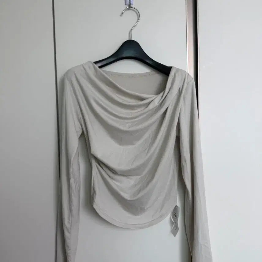 [BUNJANG] Off-Shoulder T-Shirt / [택있는새제품] 정가 2만8천원 오프셔링티셔츠 핏이쁩니다