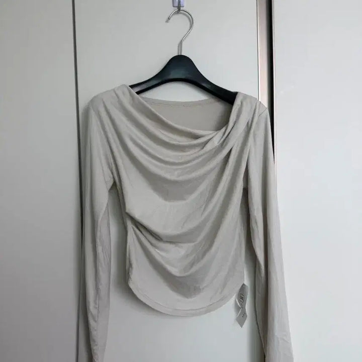 [BUNJANG] Off-Shoulder T-Shirt / [택있는새제품] 정가 2만8천원 오프셔링티셔츠 핏이쁩니다