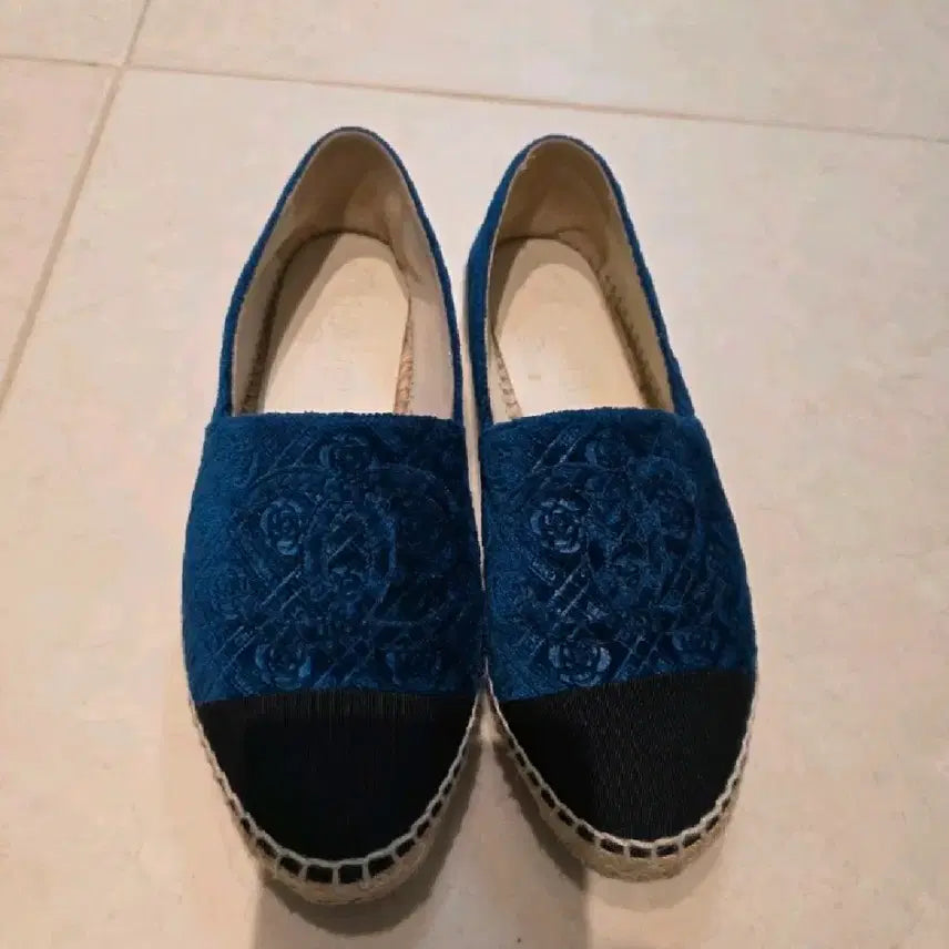 [BUNJANG] Chanel Espadrille Blue Flower Pattern / 샤넬 에스파듀 블루 플라워 패턴