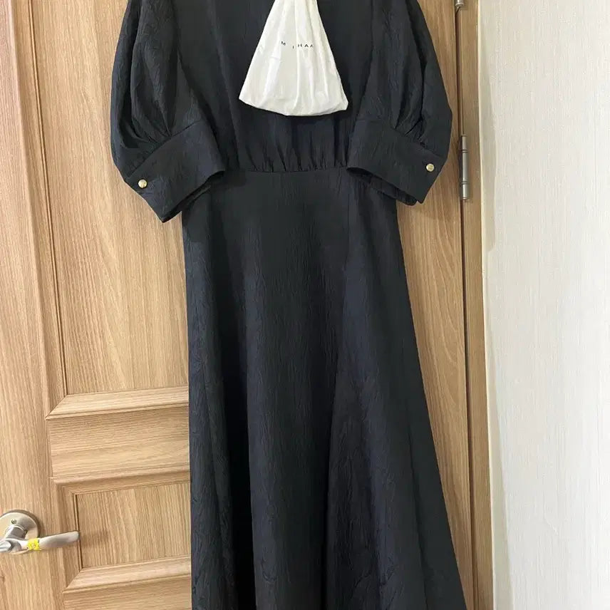[BUNJANG] MICHAA Black Long Puff Sleeve Dress / 미샤 원피스