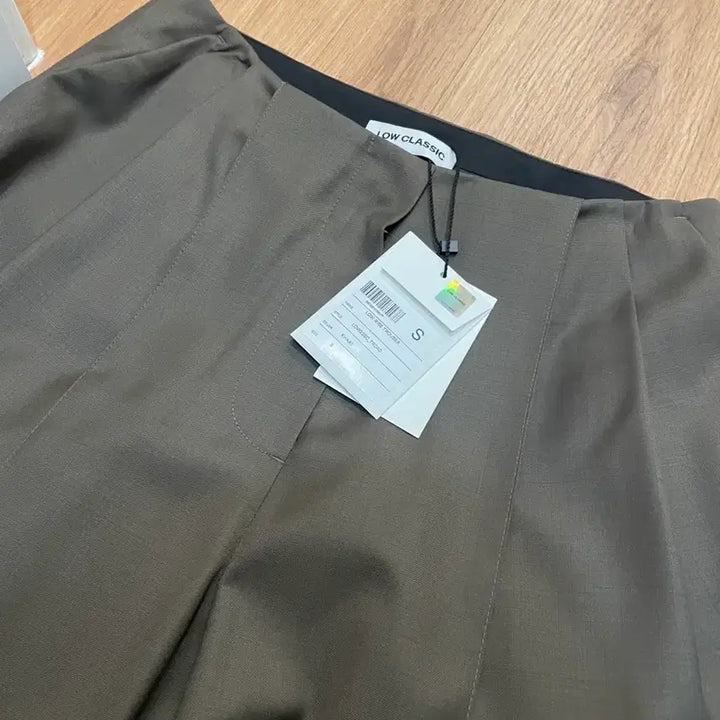 [BUNJANG] LOW CLASSIC Low Rise Trousers Khaki S / 로우클래식 로우 라이즈 트라우저 카키 s