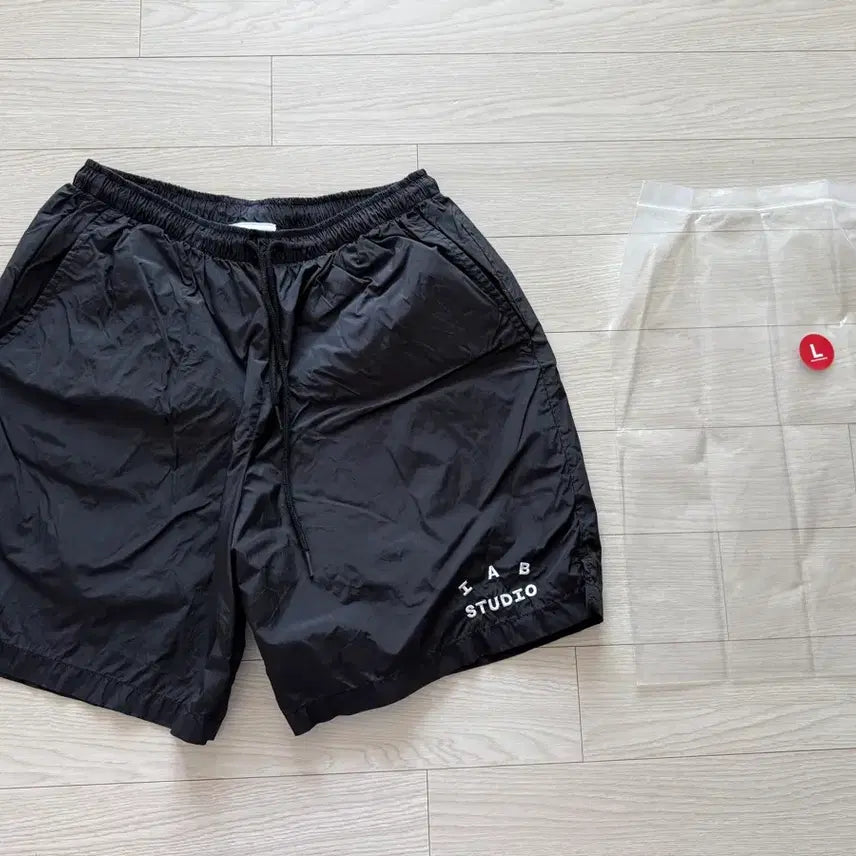 [SOLD OUT] 아이앱 스튜디오 우븐 쇼츠 블랙 L 사이즈