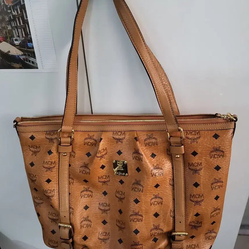 [BUNJANG] MCM Logo Brown Shoulder Bag / MCM 로고 가방 성주택  있어요