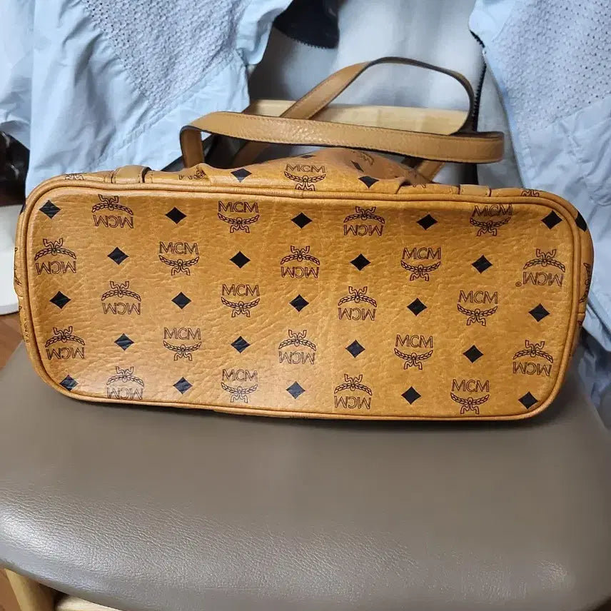 [BUNJANG] MCM Logo Brown Shoulder Bag / MCM 로고 가방 성주택  있어요