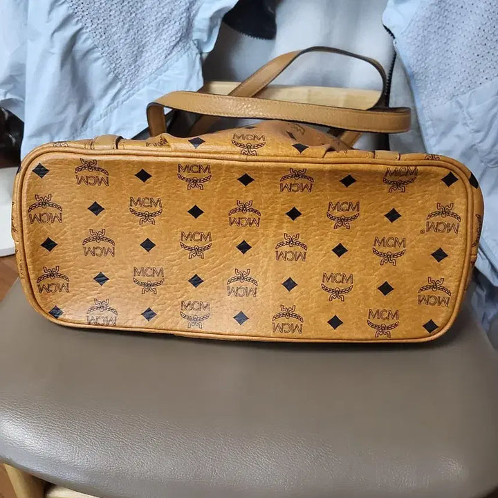 [BUNJANG] MCM Logo Brown Shoulder Bag / MCM 로고 가방 성주택  있어요