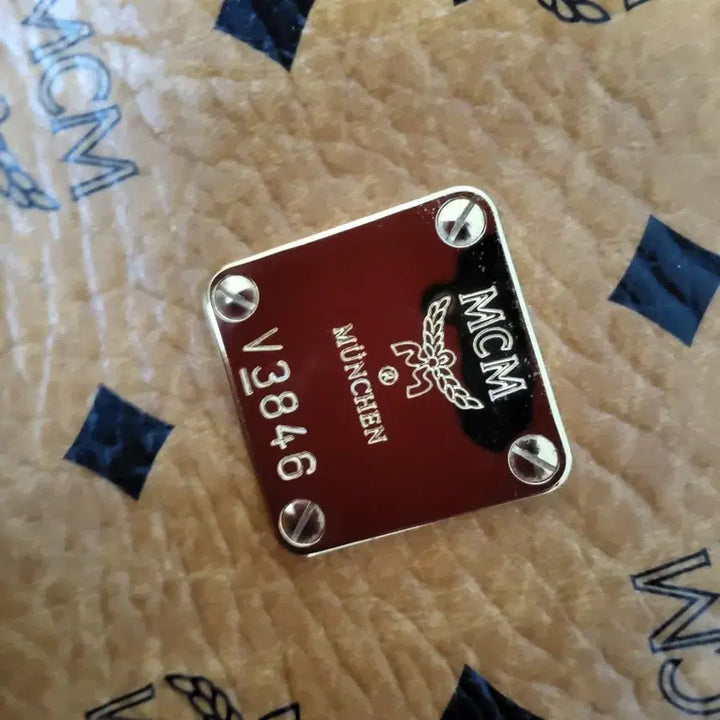[BUNJANG] MCM Logo Brown Shoulder Bag / MCM 로고 가방 성주택  있어요