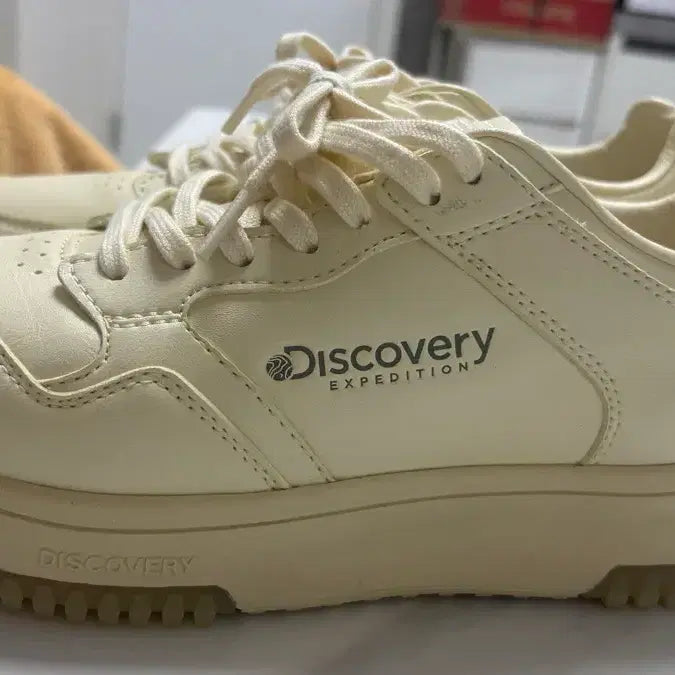 [BUNJANG] Discovery Sneakers Ivory Shoes / 디스커버리 신발