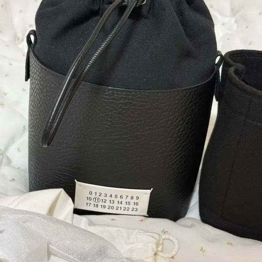 [SOLD OUT] [급처] 메종 마르지엘라 5AC 버킷백 거의 새상품