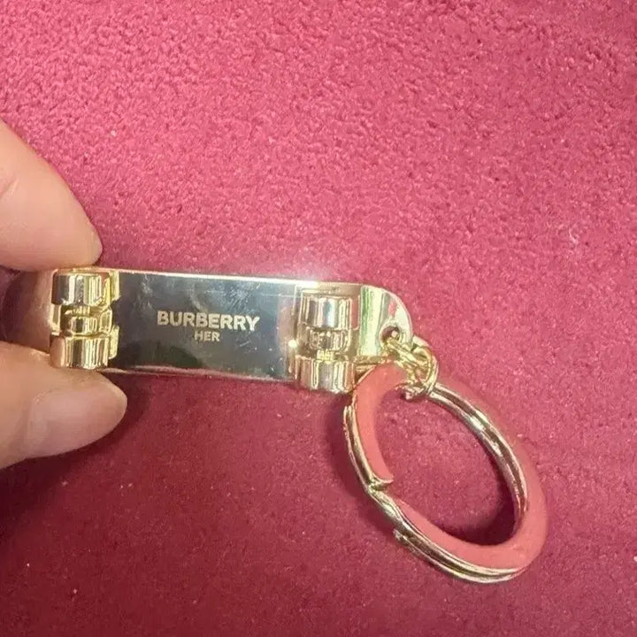 [BUNJANG] Burberry Skateboard Charm Keyring Gold / 버버리 키링(가격내림)