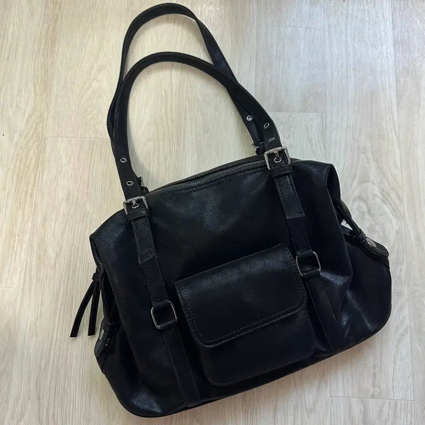 [BUNJANG] Pocket Leather Shoulder Bag Black / 포켓 레더 숄더백 블랙