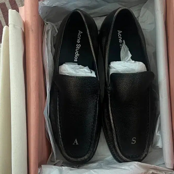 [SOLD OUT] [41] 아크네 스튜디오 레더 로퍼 블랙