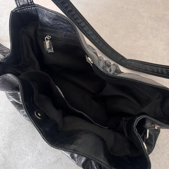 [BUNJANG] Matinkim Seashell Mini Bag Black / 마뗑킴 씨쉘 미니백 블랙