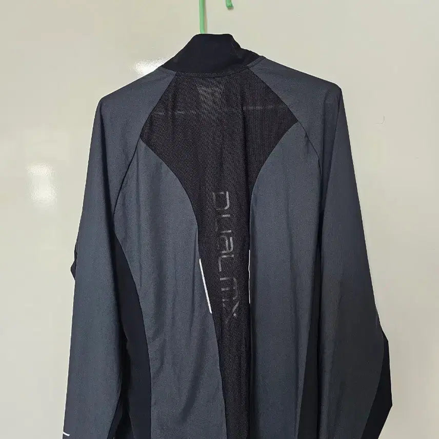 [BUNJANG] Mizuno Black/Gray Functional Windbreaker Jacket L / 미즈노 블랙/그레이 기능성  자켓 L