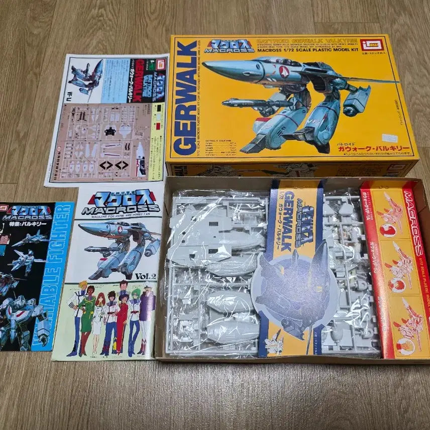 [BUNJANG] IMAI 1/72 VF-1 Valkyrie GERWALK Type Model Kit (Classic Edition) / 고전프라 이마이 초시공요새 마크로스 1/72 가워크 발키리 구판